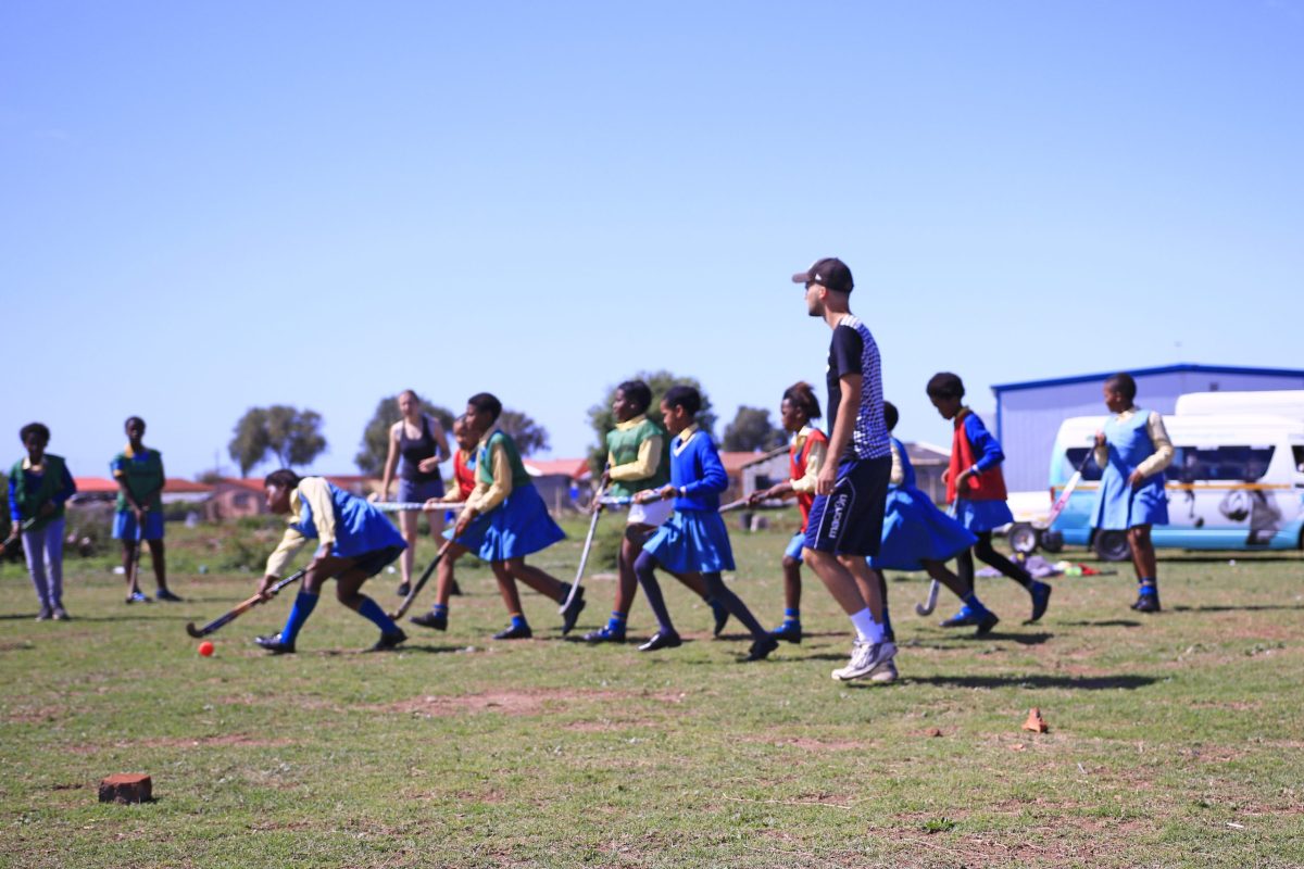Entraînement de hockey sur un projet sportif en Afrique du Sud du Pouvoir du Sport