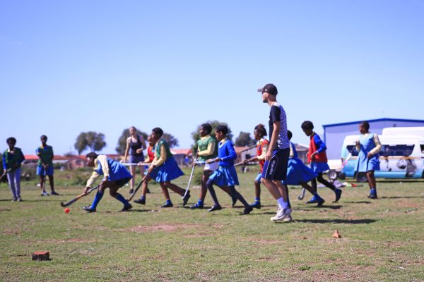 Entraînement de hockey sur un projet sportif en Afrique du Sud du Pouvoir du Sport
