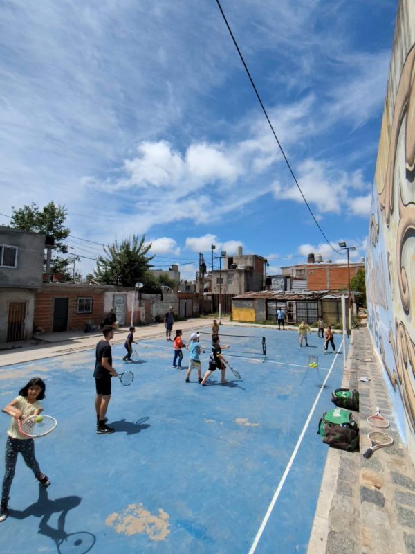 Entraînement de tennis dans un projet sportif du Pouvoir du Sport en Argentine