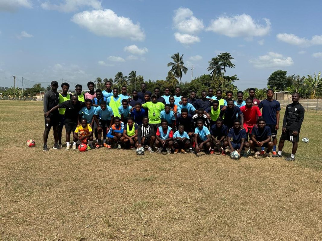 Entraînement de football dans un projet sportif au Ghana du Pouvoir du Sport
