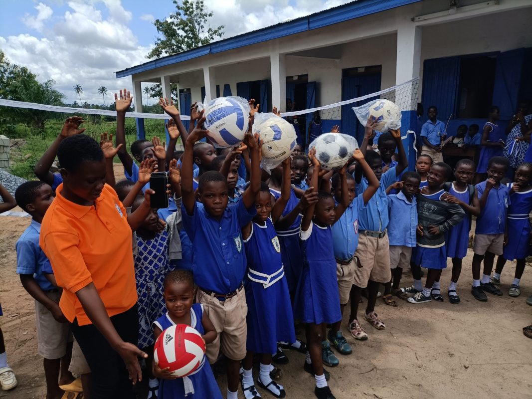 Entraînement de volley-ball dans un projet sportif au Ghana du Pouvoir du Sport