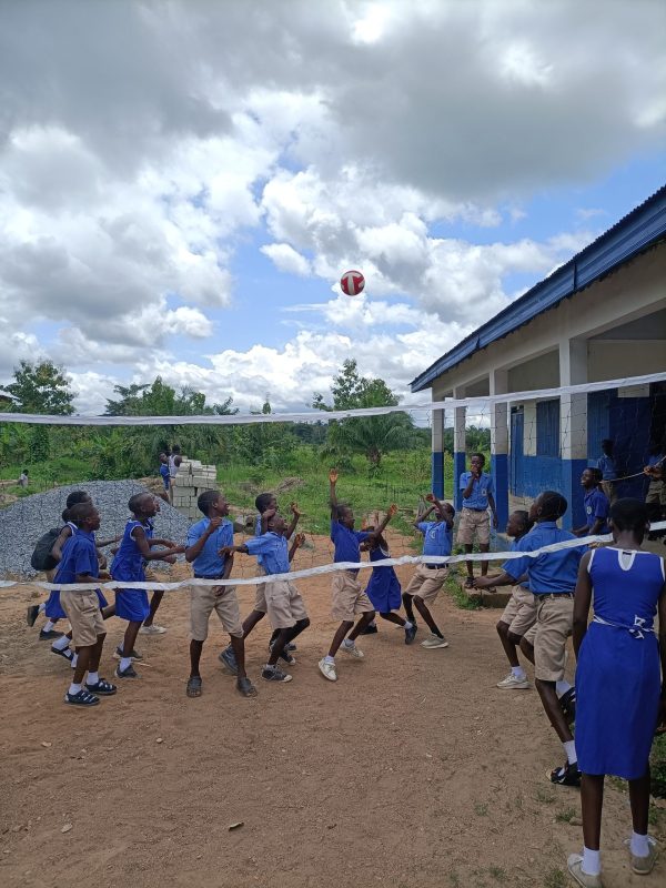 Entraînement de volley-ball dans un projet sportif au Ghana du Pouvoir du Sport